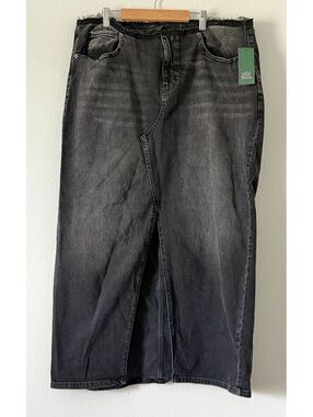 Wild Fable Frayed Hem Black Wash Denim Maxi Skirt Women Size 17